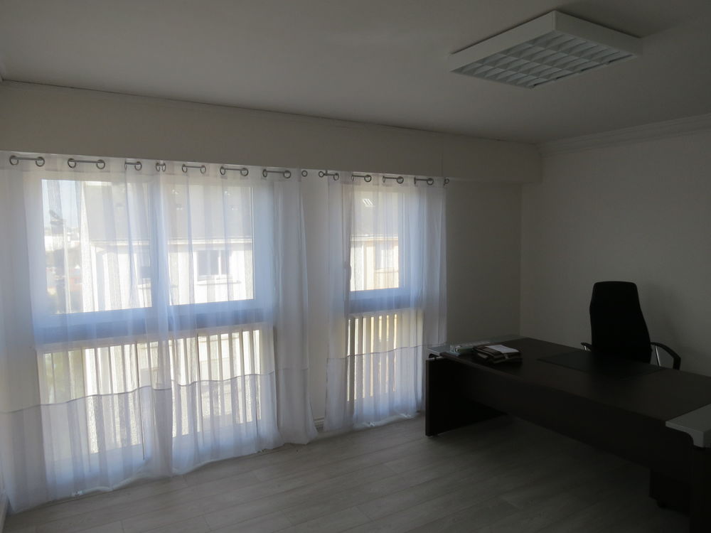 BUREAUX A REZE