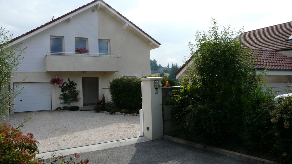 T3 dans villa à St Nazaire les Eymes