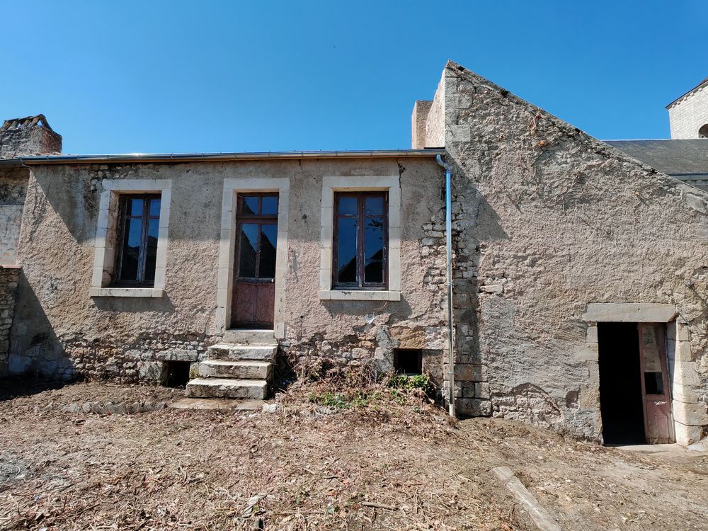 Maison 220 m2 à rénover au centre bourg de Bonneuil-Matours