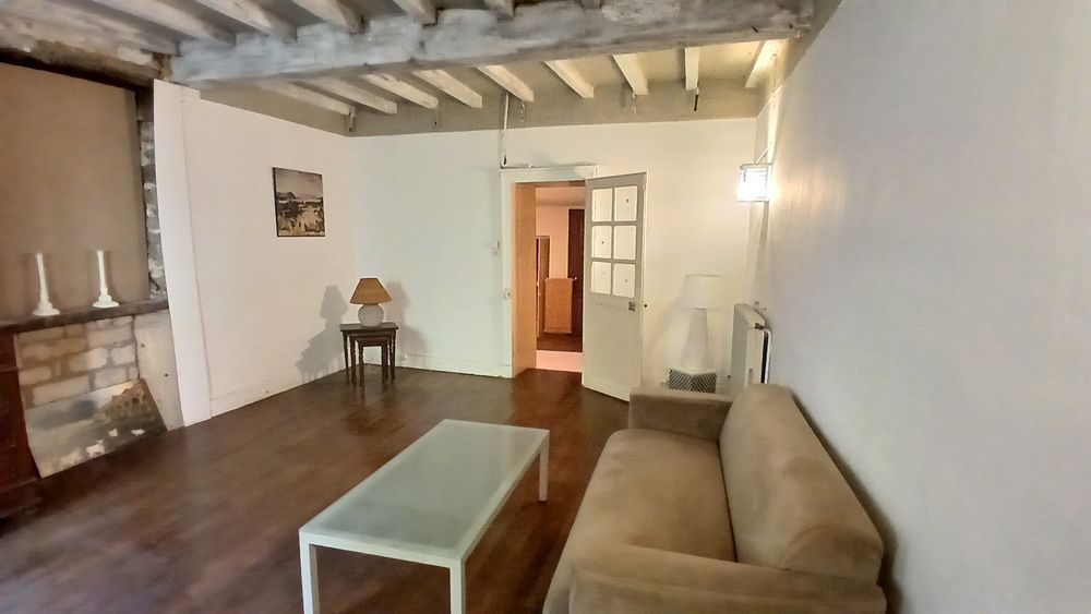 Maison en pierre avec 2 granges attenantes et ses extérieurs
