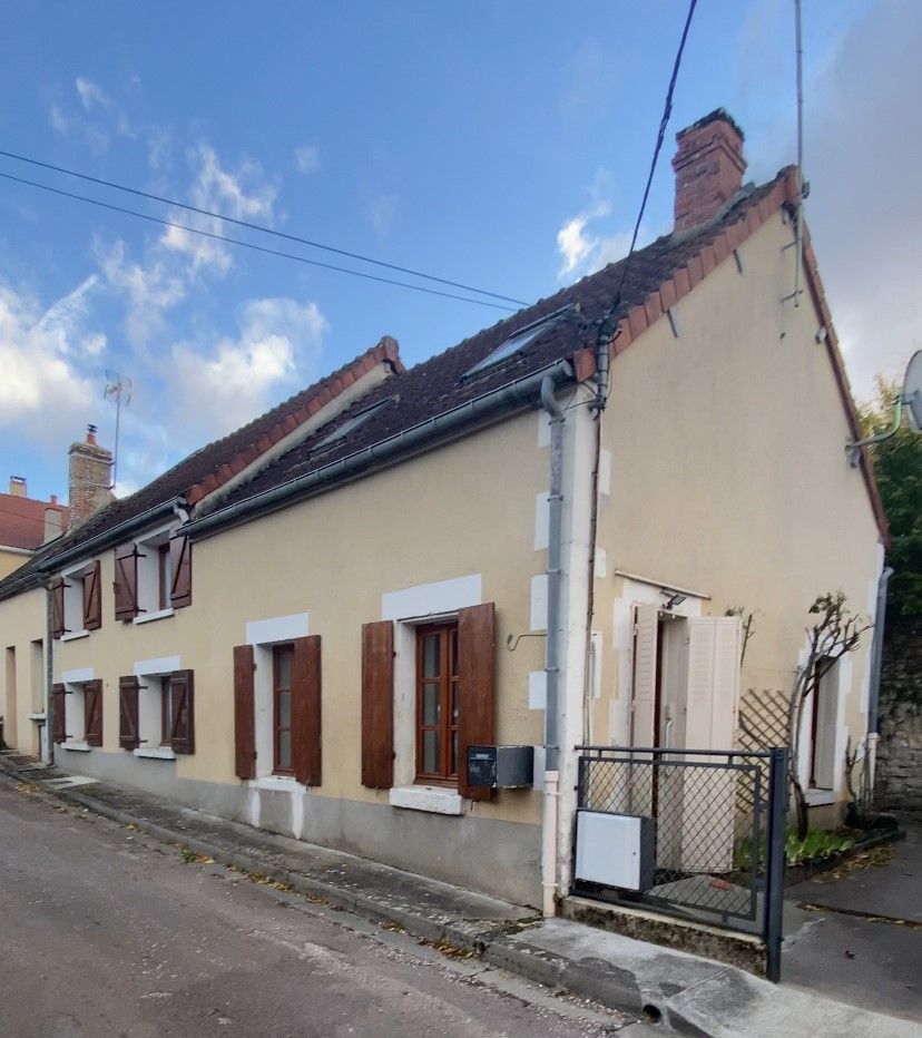 maison en parfait état avec cour garage et verger