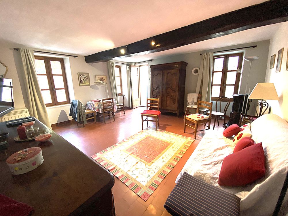 maison en parfait état avec cour garage et verger