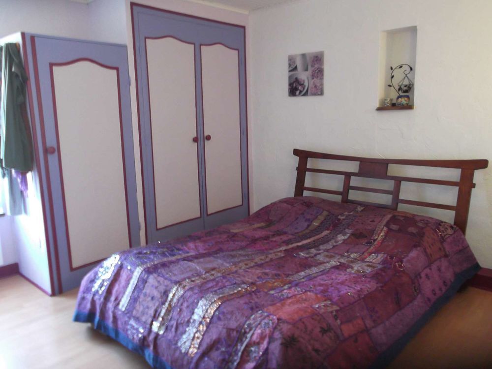 Petite maison avec un étage