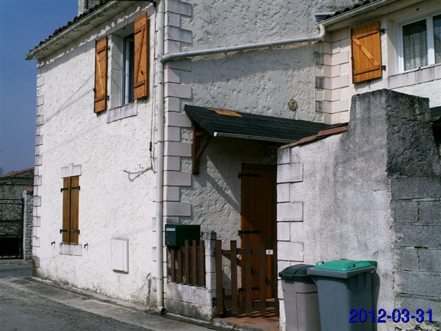 Petite maison avec un étage