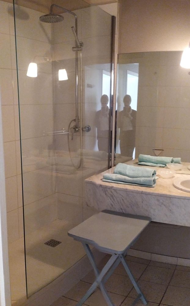 Chambre de 14 m 2 proche meublée 14 m 2 proche Rockefeller L