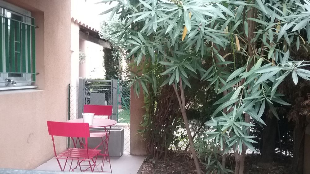 VILLA avec jardin et garage fermé + pk AIX-LUYNES
