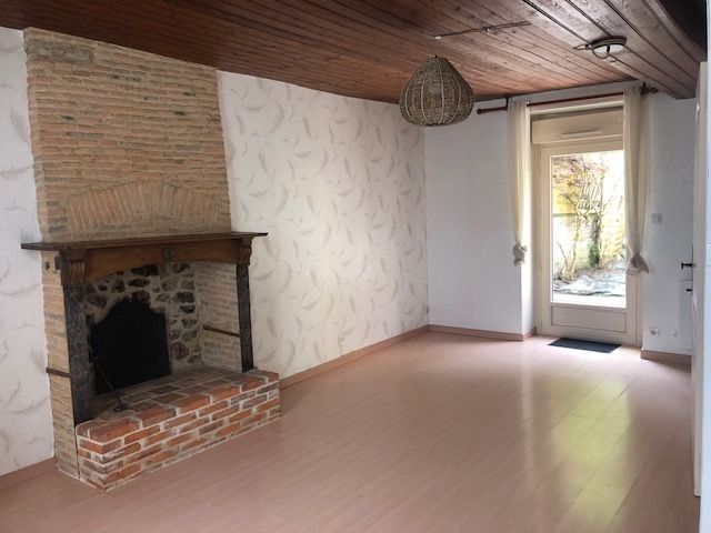 Maison en pierre au c?ur d'un environnement naturel