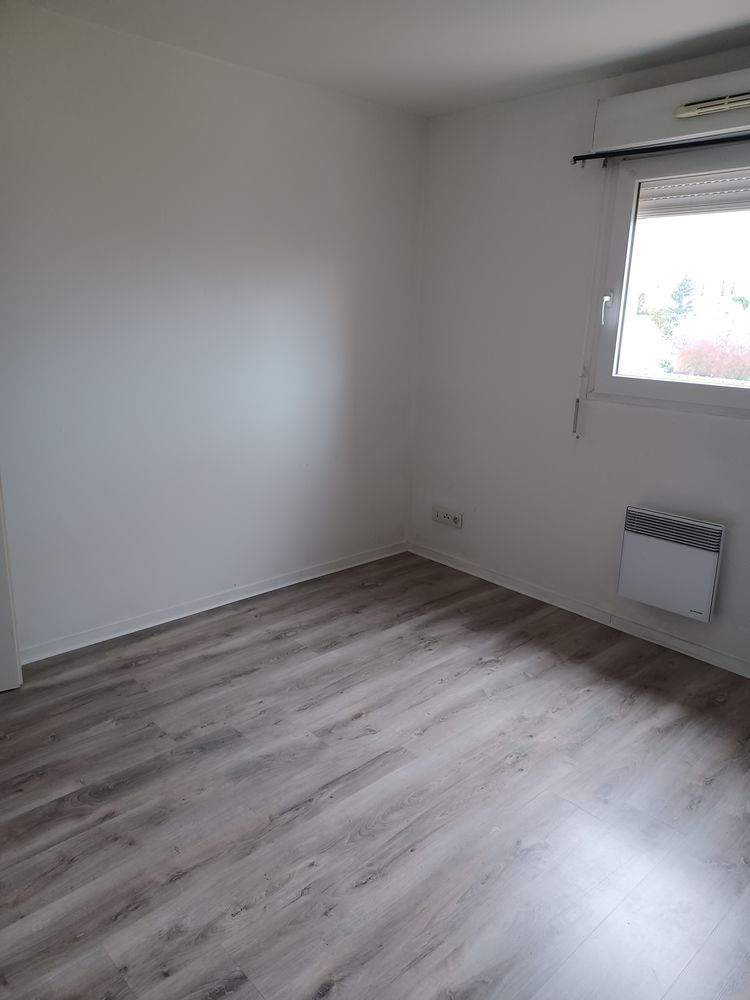 F2 DE 40 M2 AVEC 2 PLACES DE PARKING INT ET EXT .