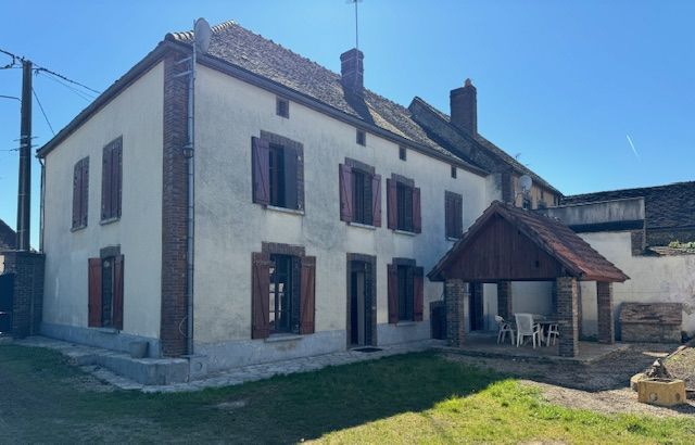 GRANDE MAISON DE VILLAGE A RAFRAICHIR