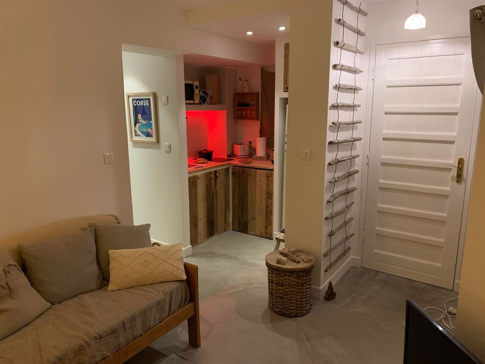 Beau 2 pièces dans résidence avec Piscine