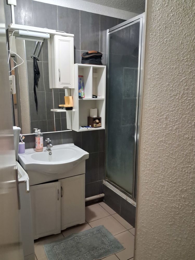 (libre de suite), studio, ste clotilde