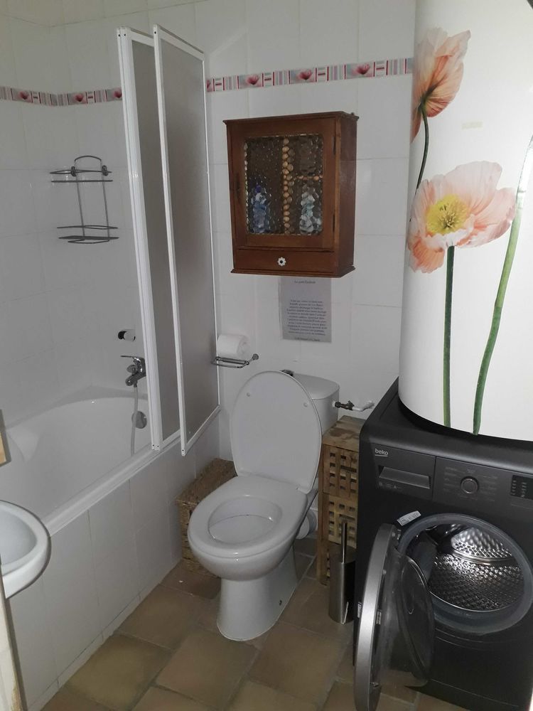 appartement spacieux Situé à Saint-André-les-Alpes au centre village apprécié pour sa proximité du lac et commerces