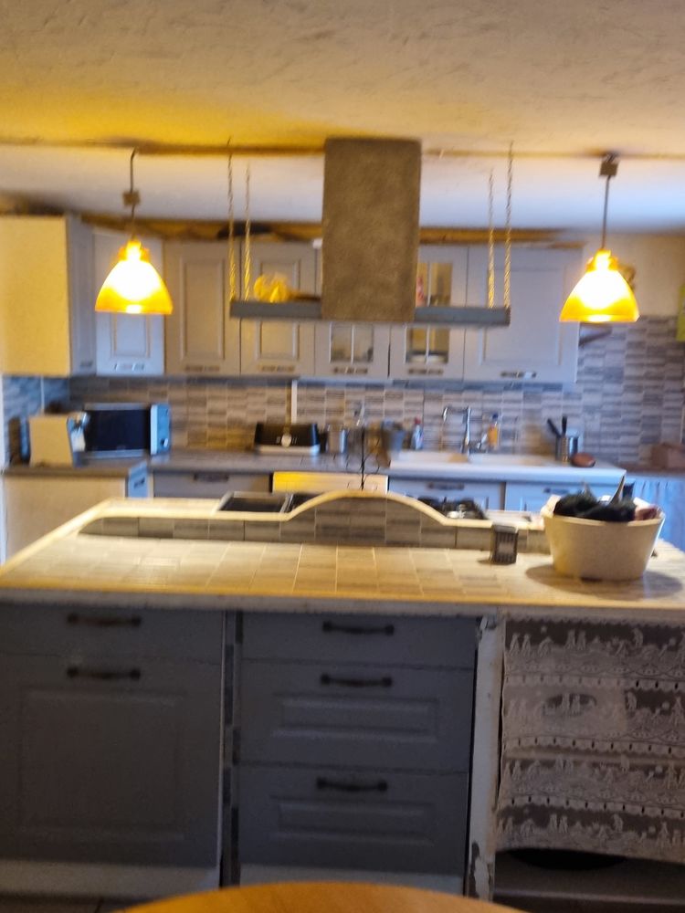Maison sur les hauteurs de Neuvic-sur-l'Isle 24190. De à par