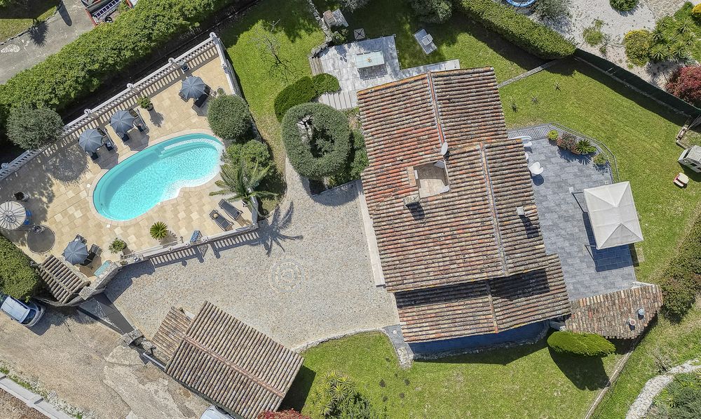Villa de charme en pierre de taille piscine + gîte /appart