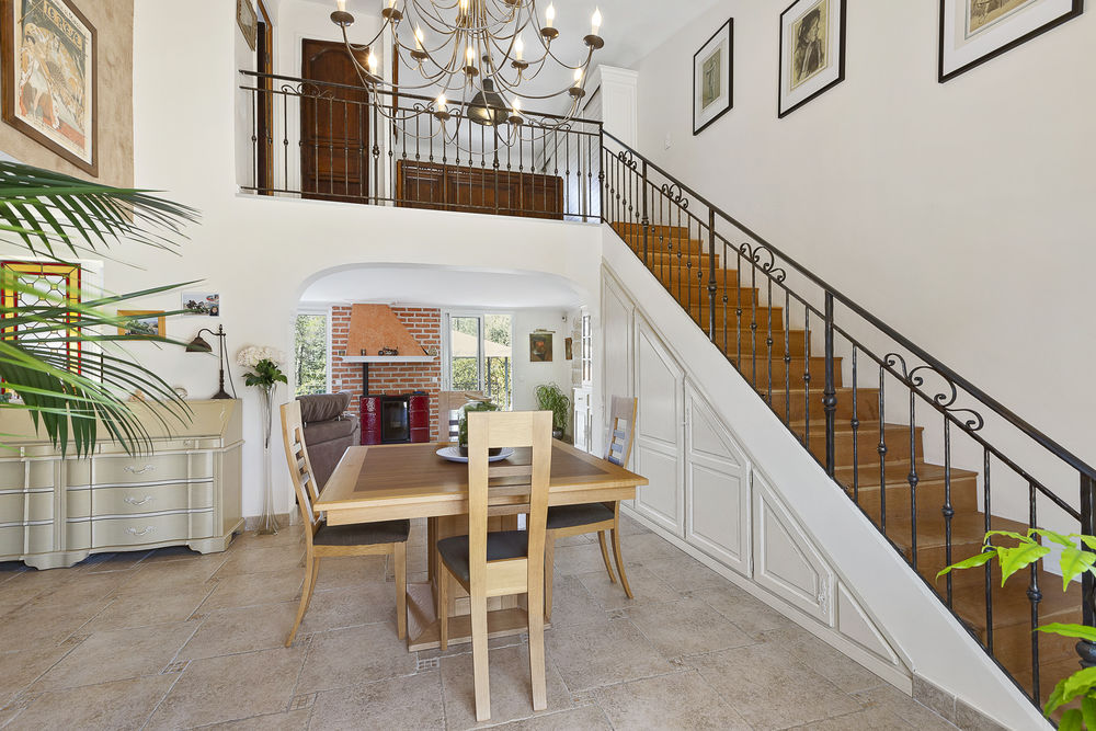 Villa de charme en pierre de taille piscine + gîte /appart