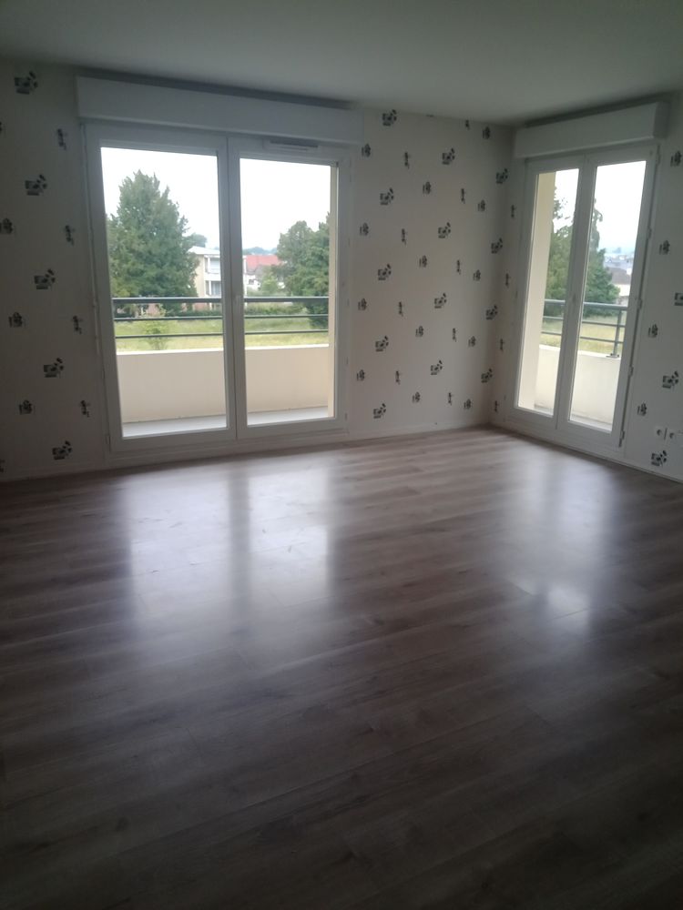 appartement F3 - loyer 740 euros brut- charges 87 euros