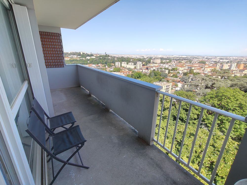 Appartement T3 lumineux de 84 m² avec vue sur Lyon