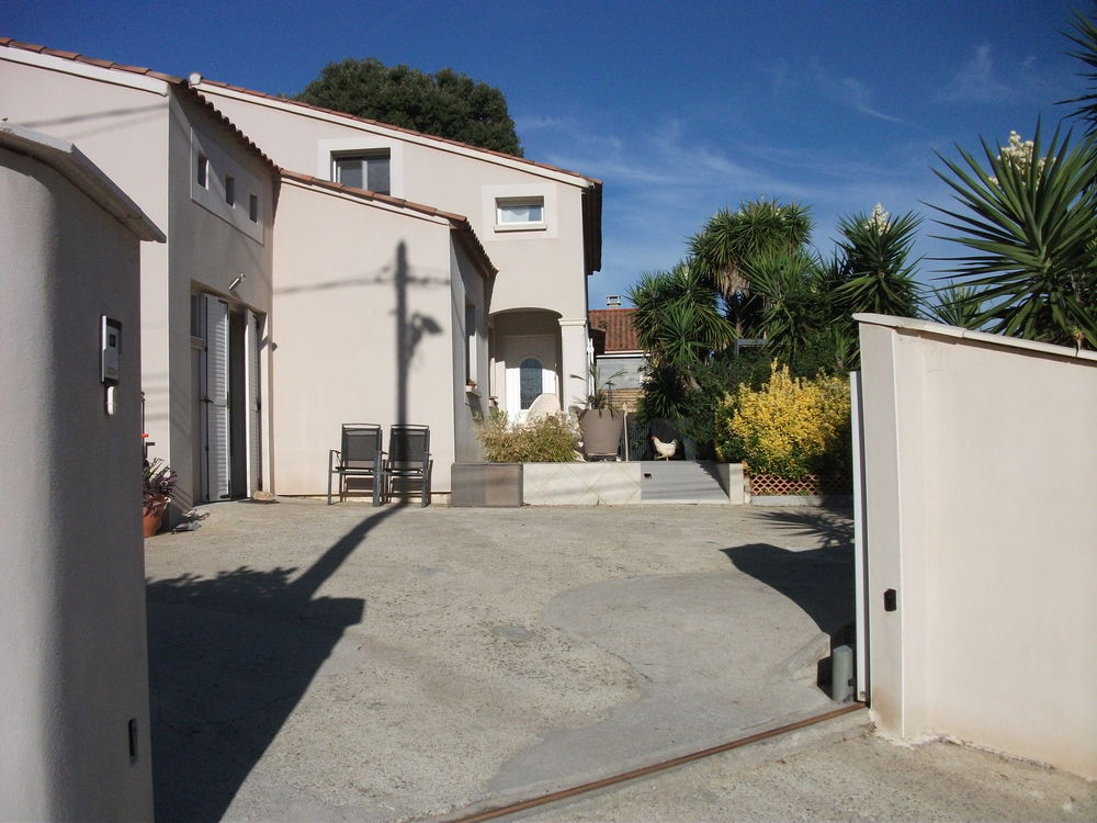 Villa rénovée de 156m² sur terrain clos
