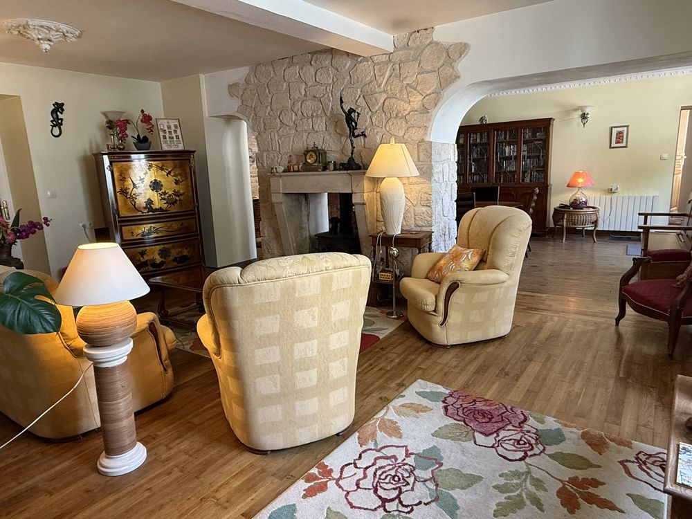 Charmante Maison de Village Avec 5 Chambres à Courcôme