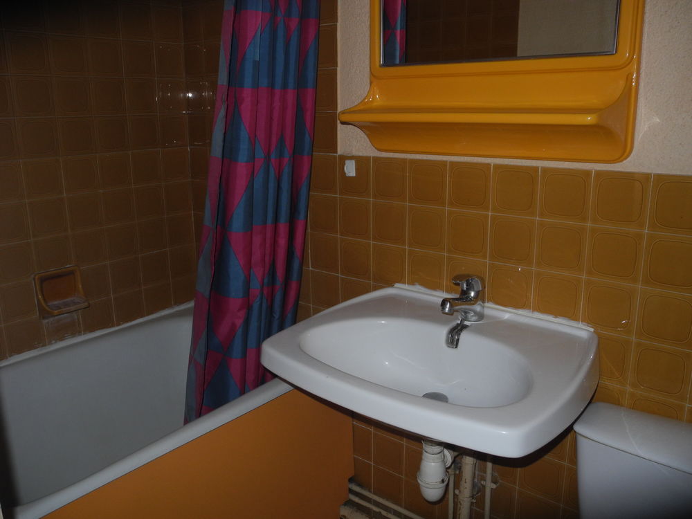 Studette en parfait état 16 m2 avec parking