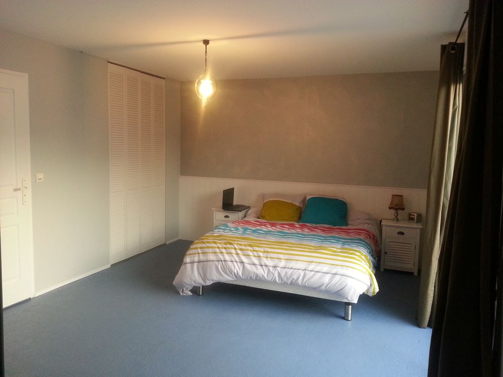 Maison 5 chambres + 1 bureau.+ Piscine garage.