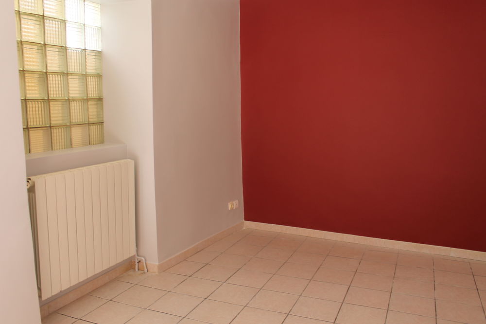 JOLIE PETITE MAISON AVEC GARAGE