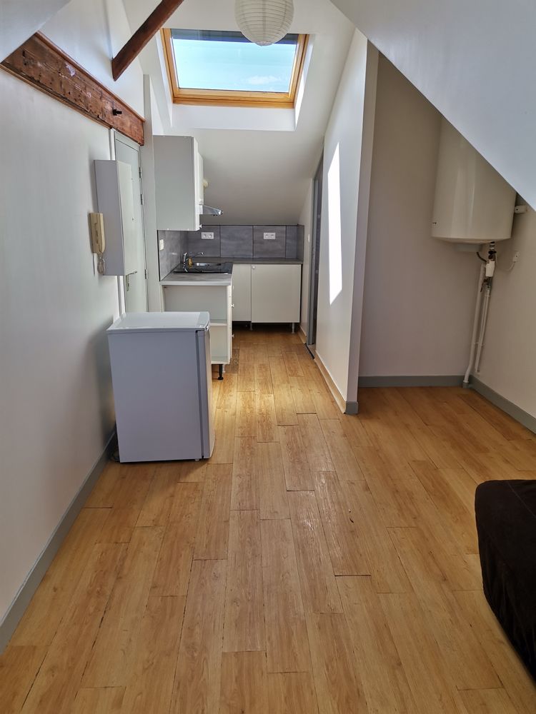 GUERET centre studio dans petite résidence calme.