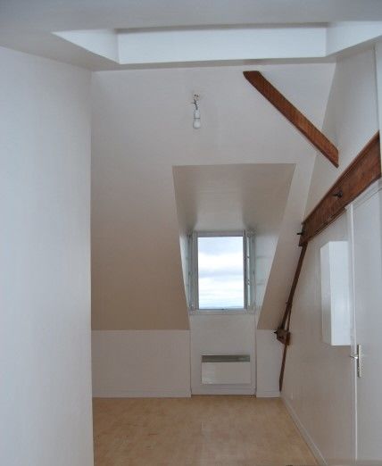 GUERET centre studio dans petite résidence calme.