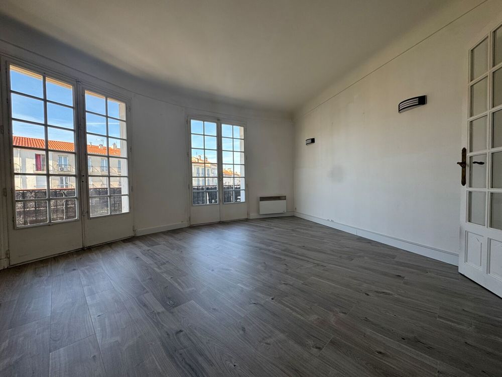 Grand T3 traversant 91 m² - 3 balcons - Parking privatif - C