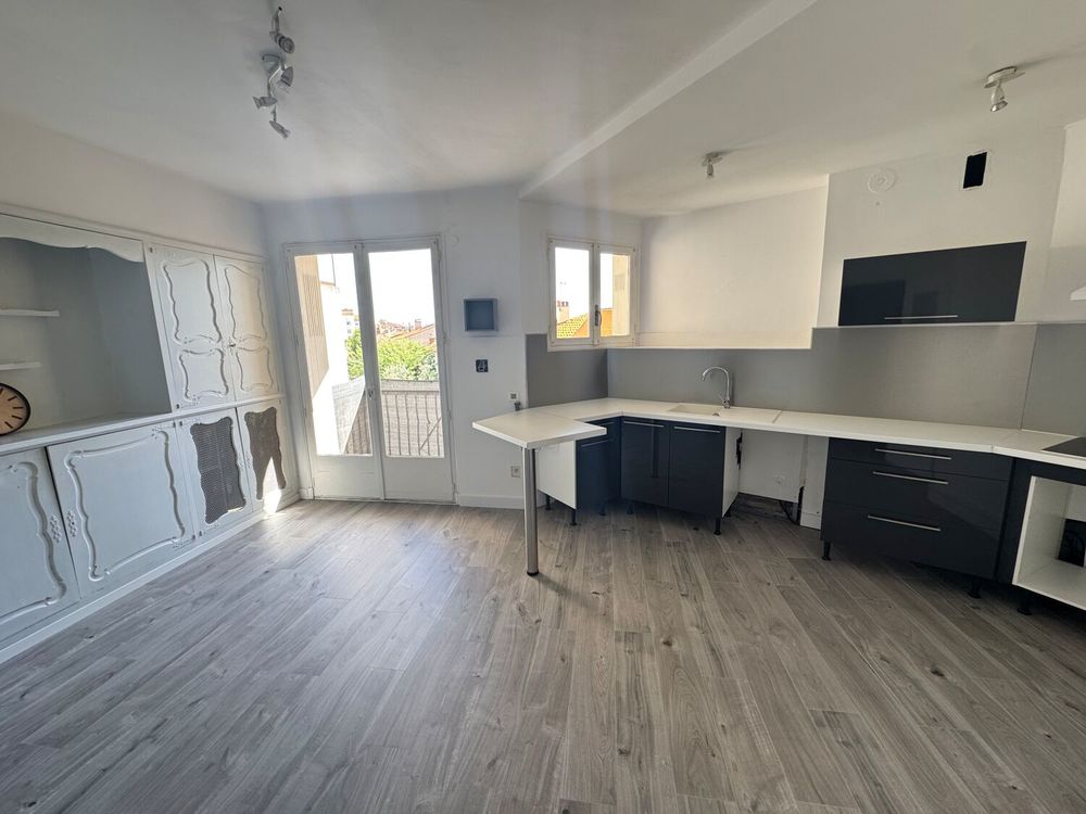 Grand T3 traversant 91 m² - 3 balcons - Parking privatif - C