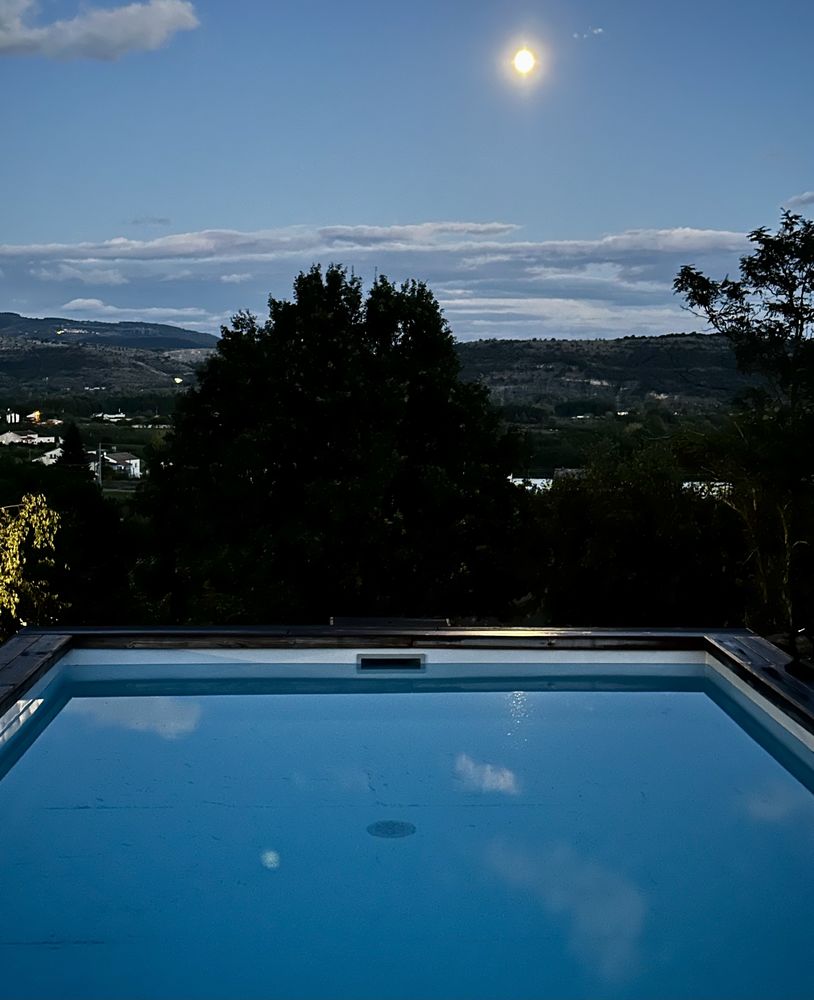MAISON RECENTE DE STANDING AVEC PISCINE ET PANNEAUX SOLAIRES