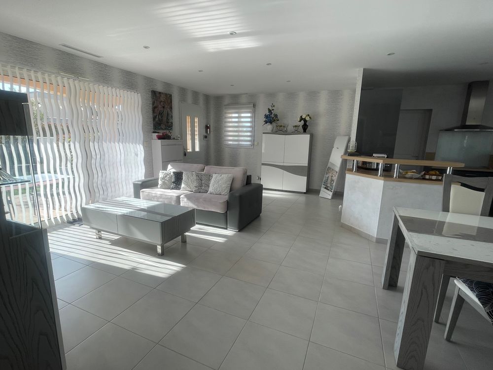 MAISON DE PLAIN PIED - PISCINE