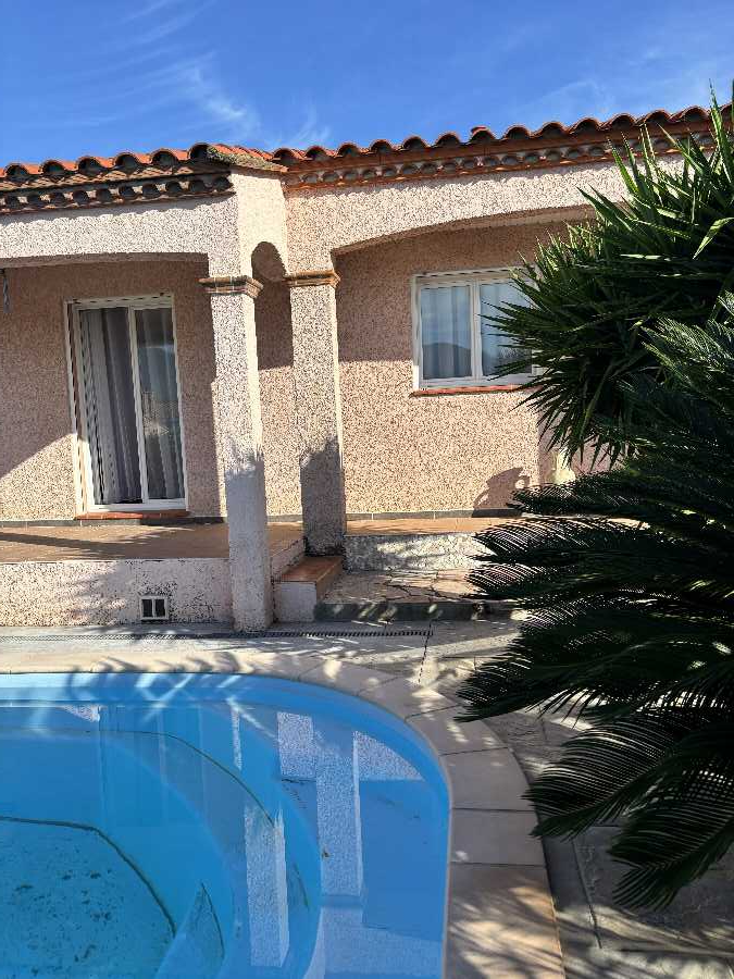 Maison de plein pied piscine jardin