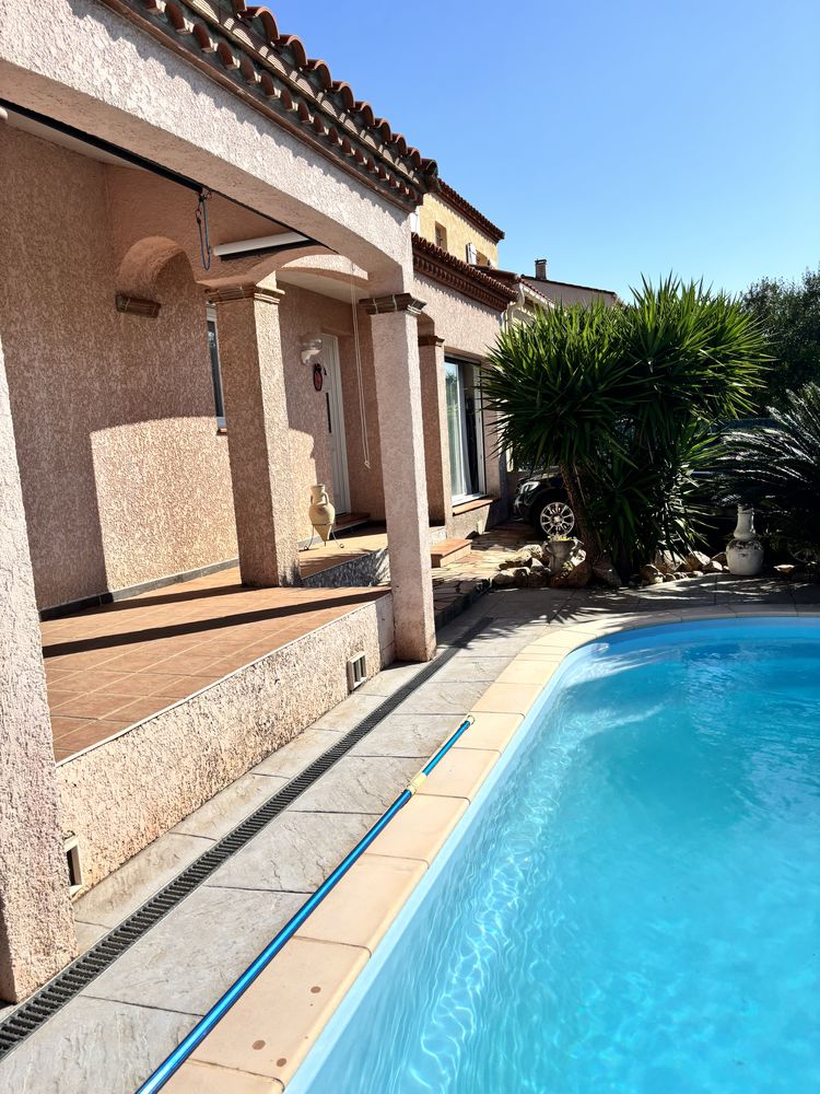 Maison de plein pied piscine jardin