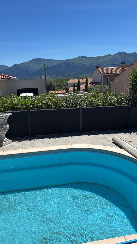 Maison de plein pied piscine jardin