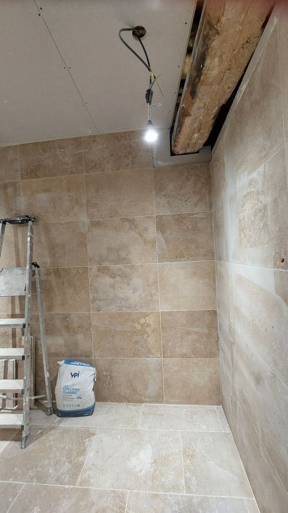 Maison de village au coeur de Claviers travaux à terminer