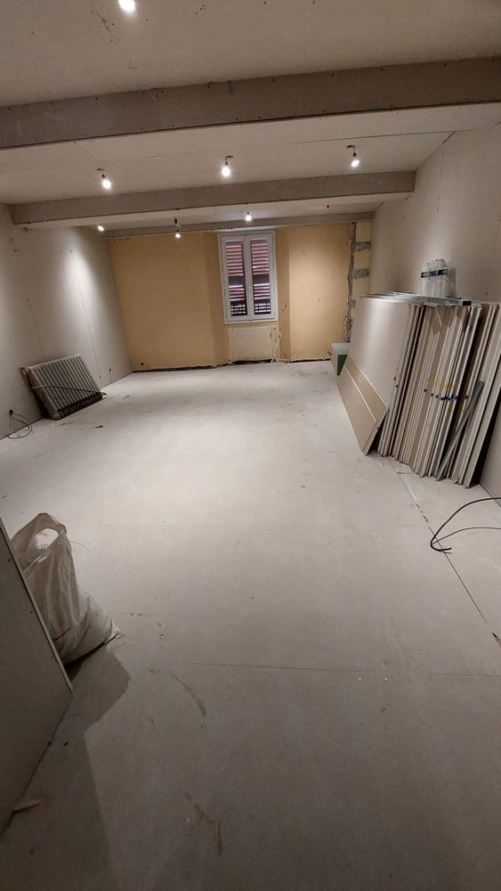 Maison de village au coeur de Claviers travaux à terminer