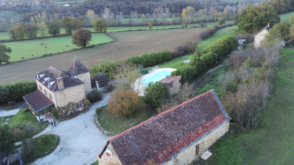 Domaine avec 2 maisons et 1 grange, piscine, terrain