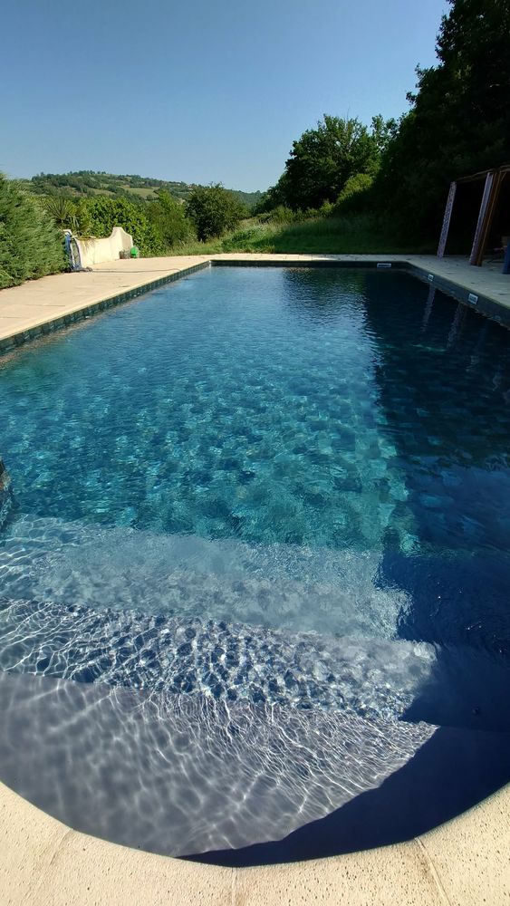 Domaine avec 2 maisons et 1 grange, piscine, terrain