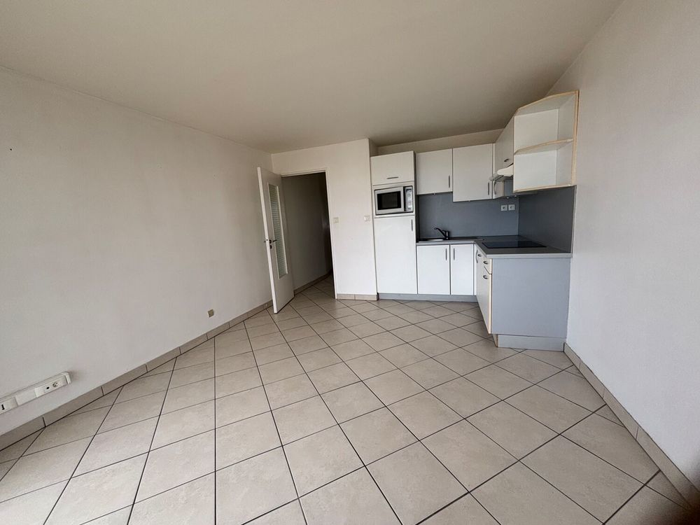 APPARTEMENT A L ANNEE FACE MER