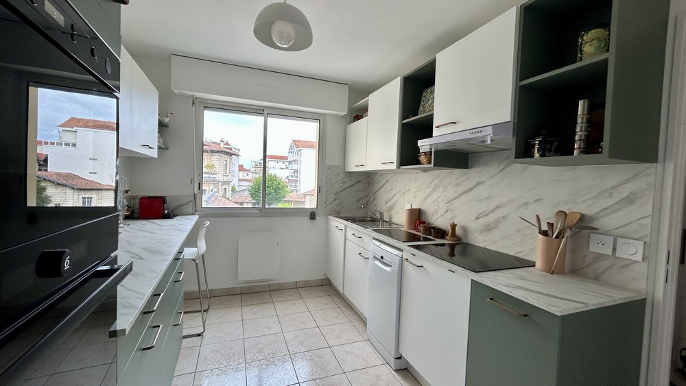 ARCACHON CENTRE T3 RÉNOVÉ 73 m² + PARKING + CELLIER