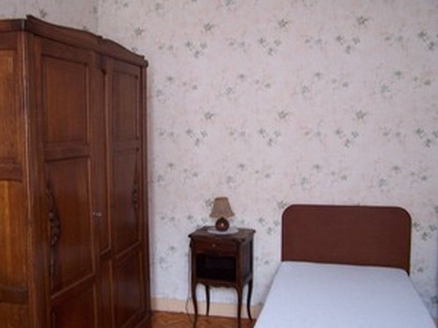 Chambre meublée