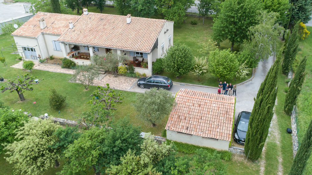Villa traditionnelle sur parc arboré