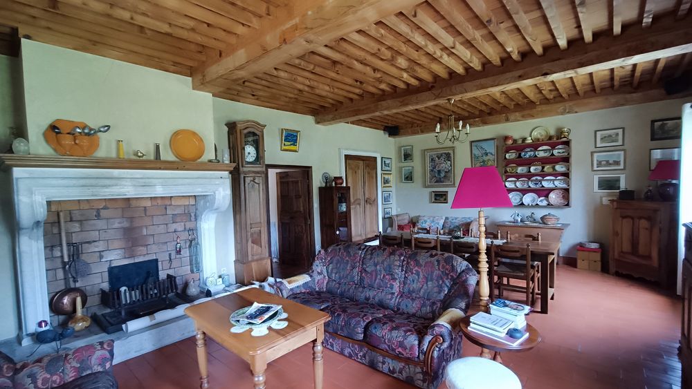 Villa traditionnelle sur parc arboré