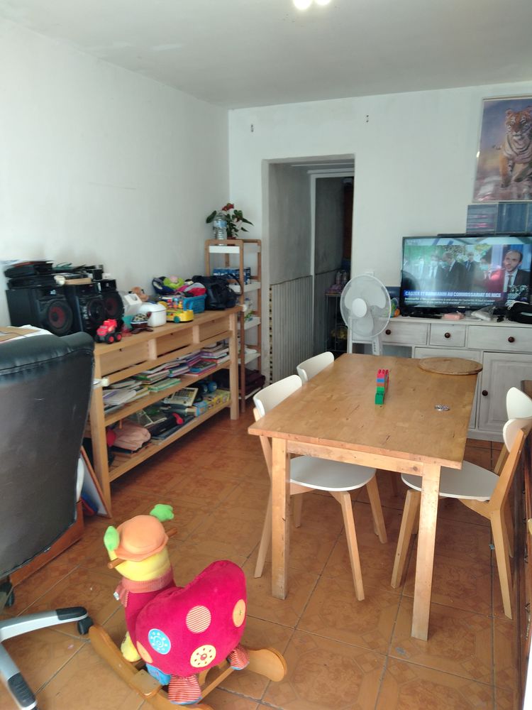 Maison T3/T4 100 m2 avec dépendance attenante et grande cour