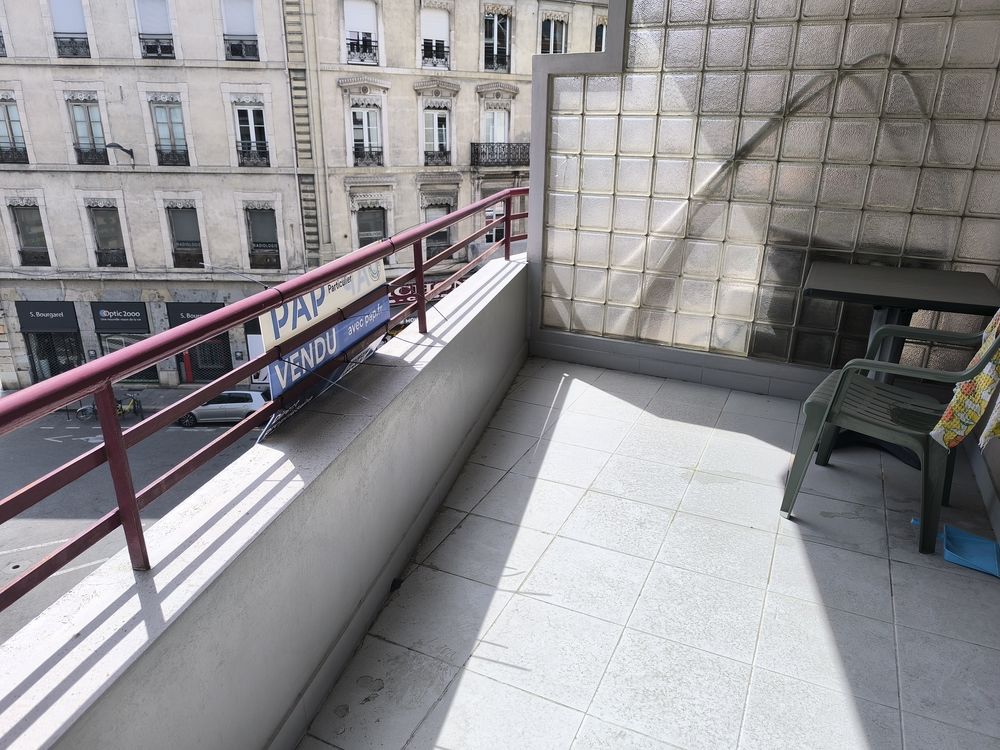 Vaste T4 en parfait état, quartier préfecture