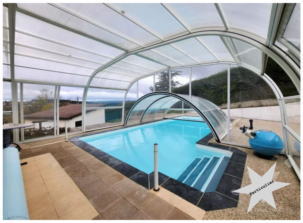 Villa familiale de caractère avec piscine couverte, terrasse