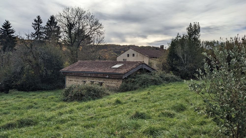 Authentique domaine rural à restaurer sur 11 hectares d'un s