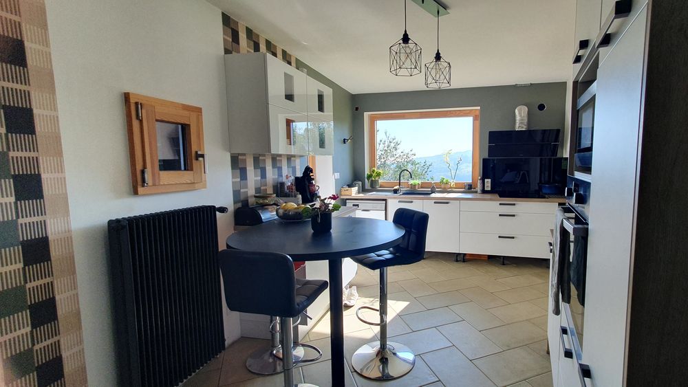 Maison d'architecte, proche Renaison, 8 pièces, superbe vue