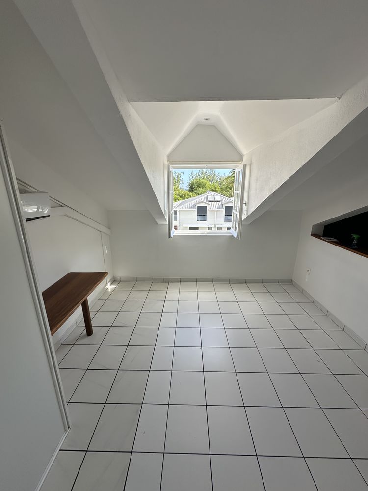 studio 03e étage centre ville de la saline les bains